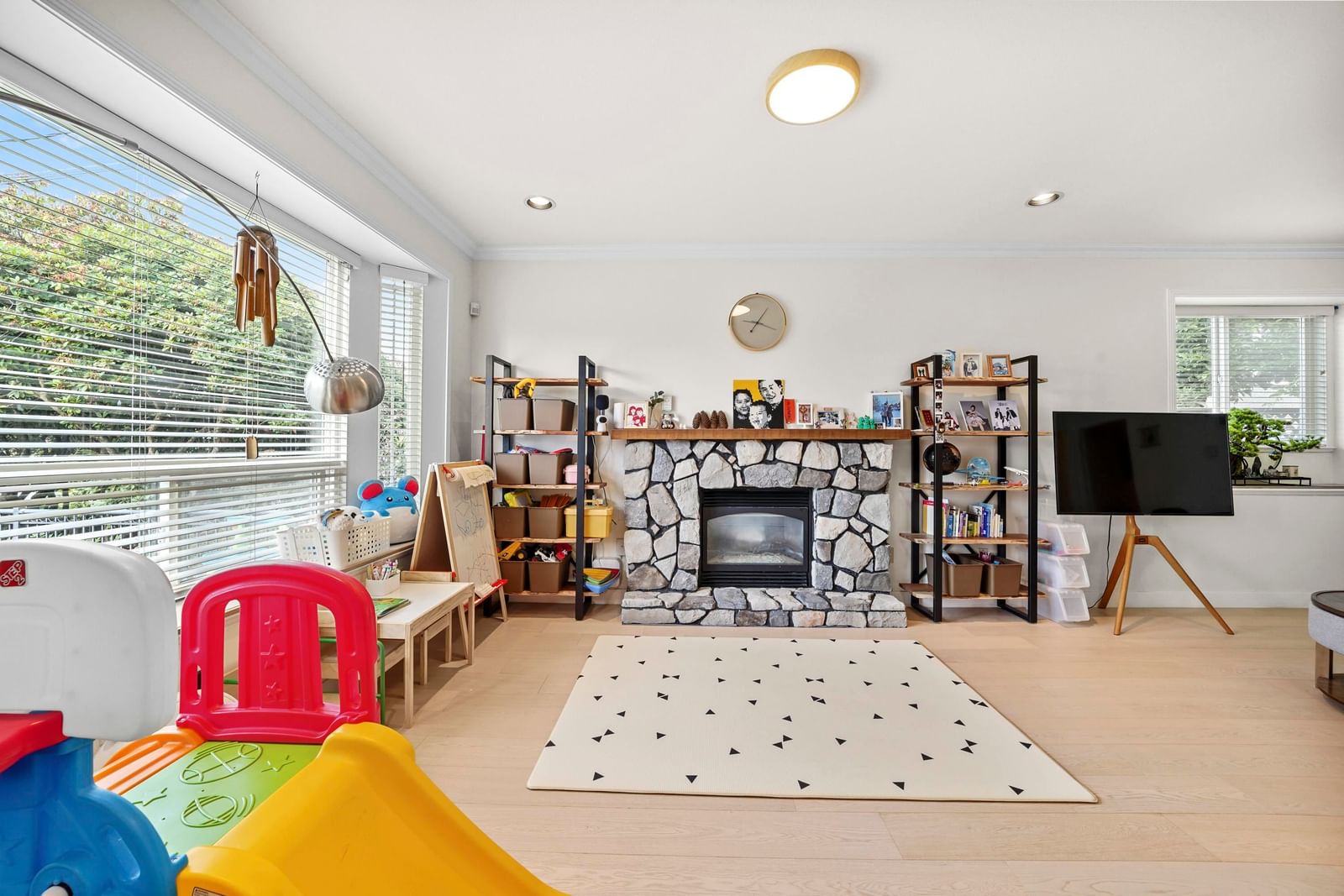 Listing Image 3