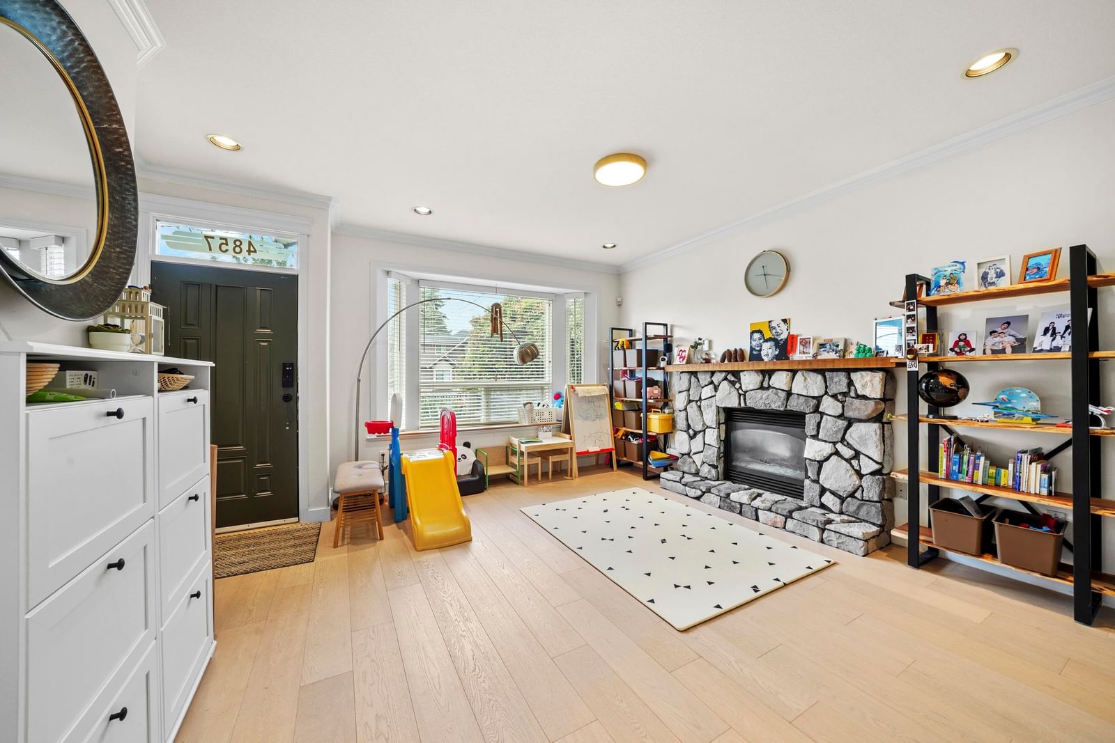 Listing Image 4
