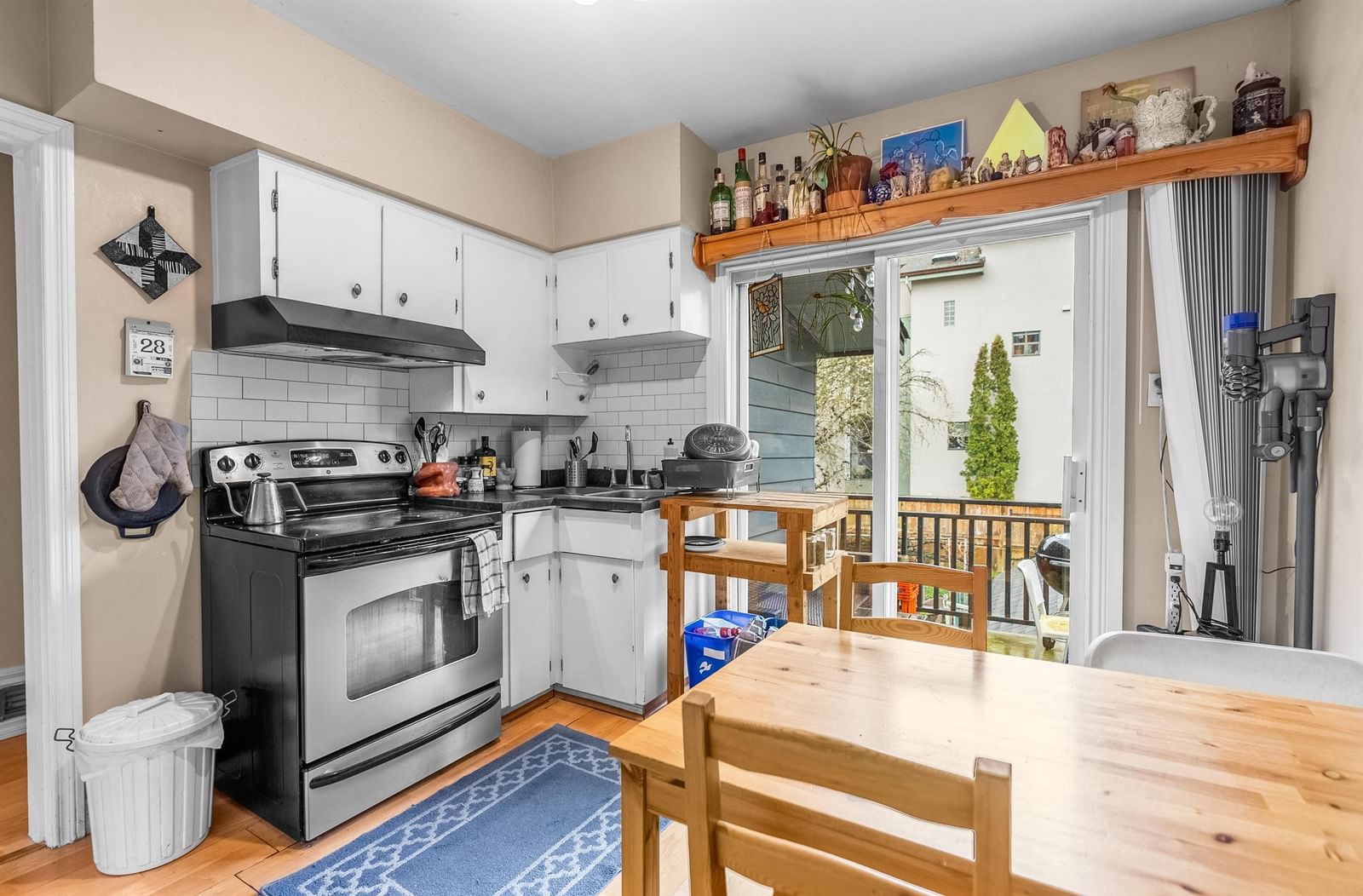 Listing Image 10