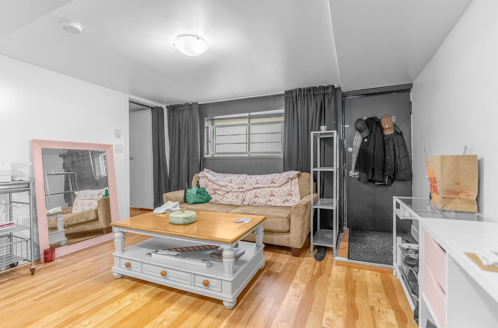 Listing Image 19