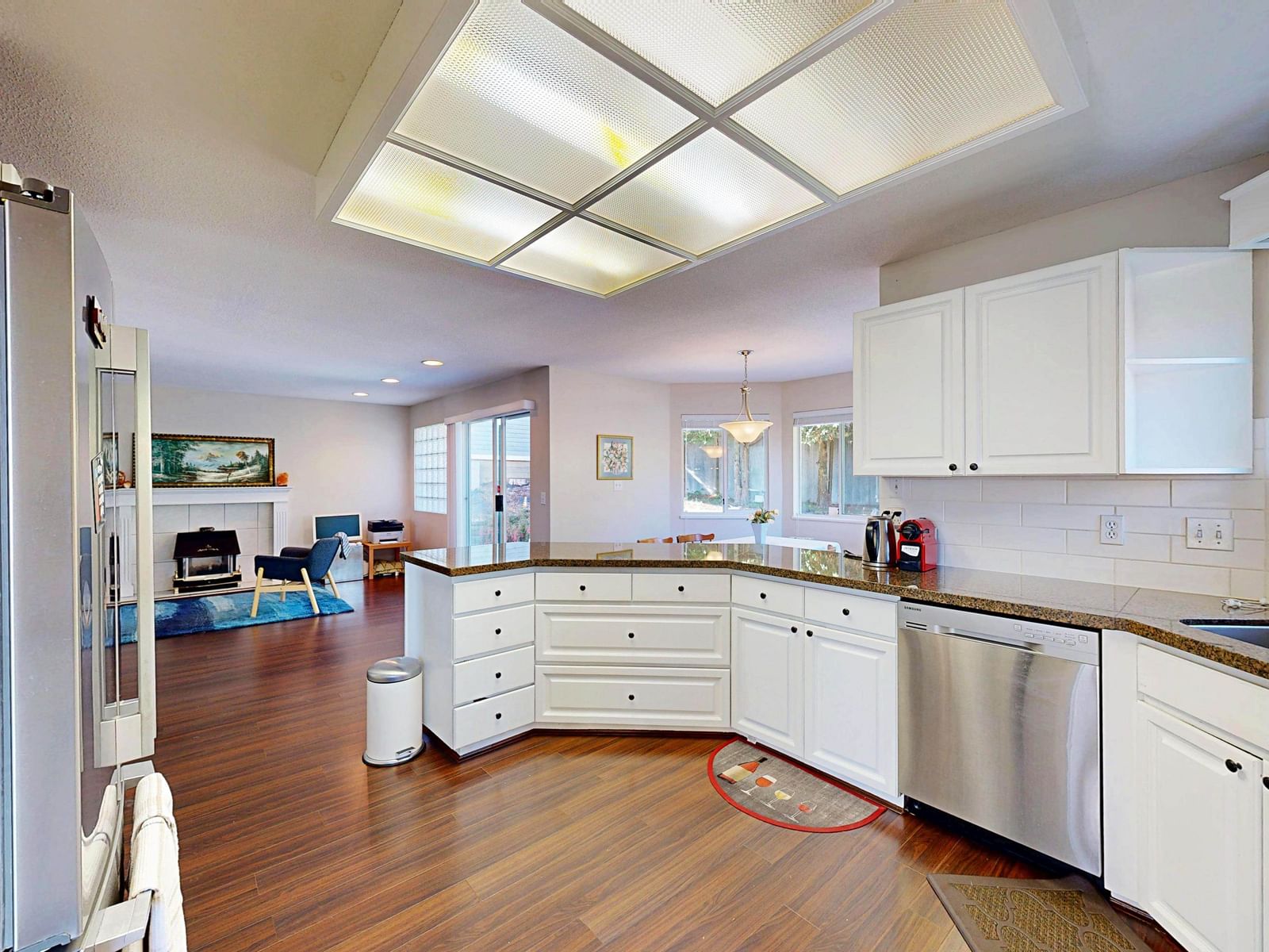 Listing Image 11