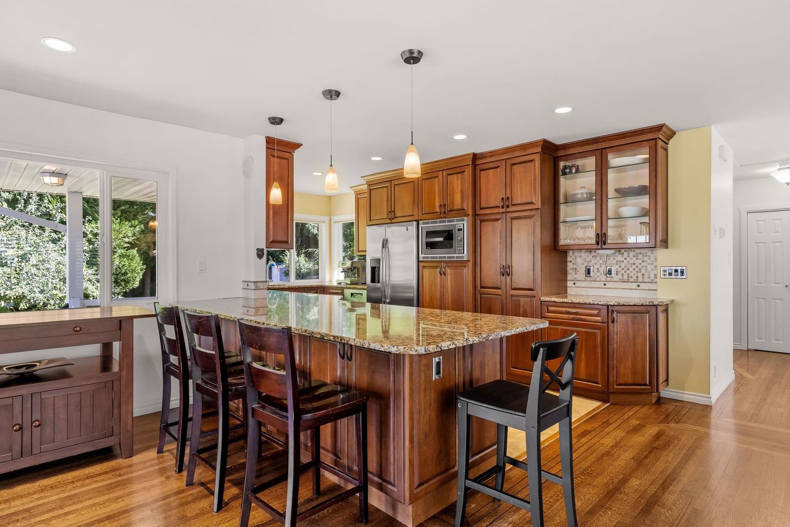 Listing Image 10