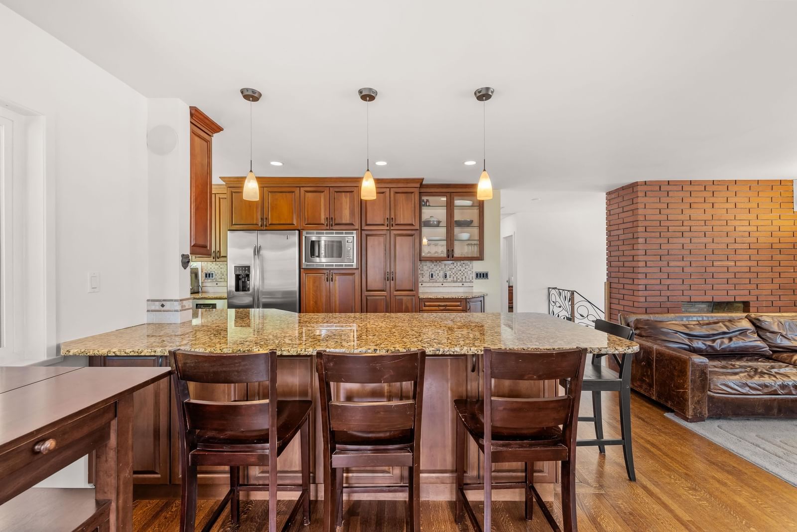 Listing Image 11