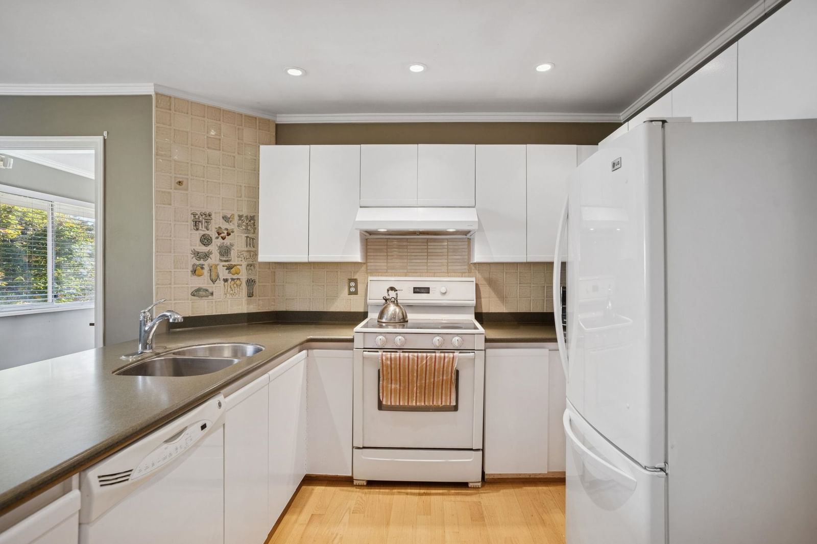 Listing Image 14