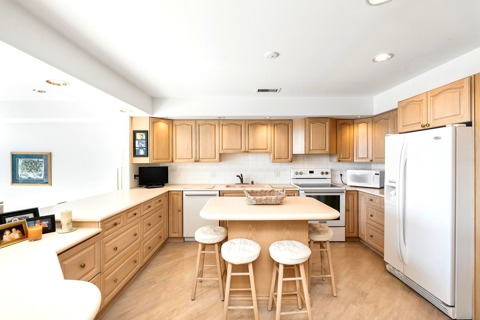 Listing Image 14