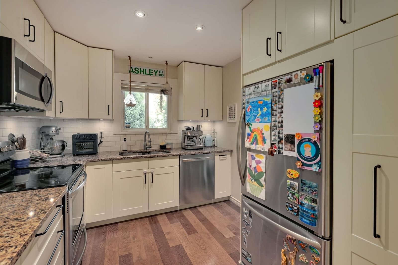 Listing Image 11