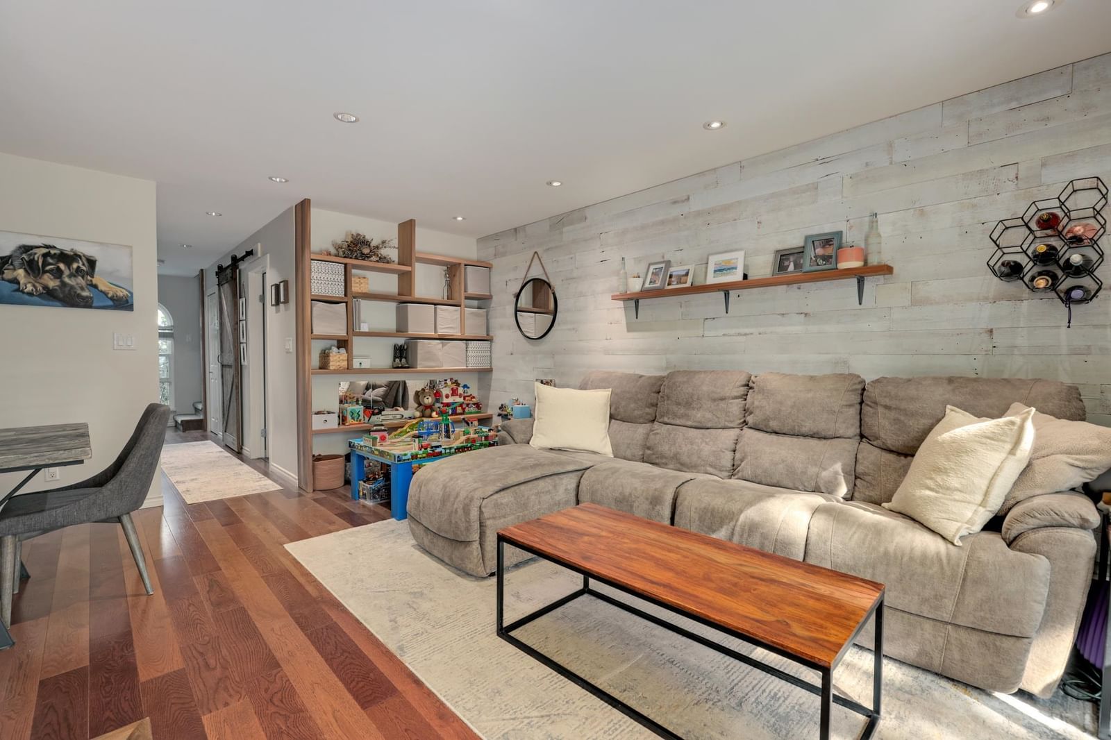 Listing Image 6