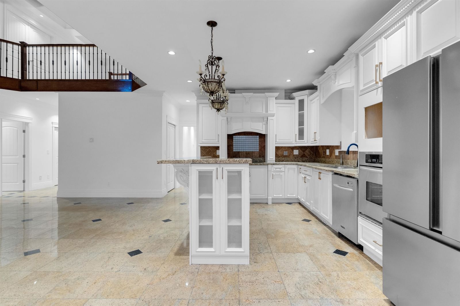 Listing Image 6