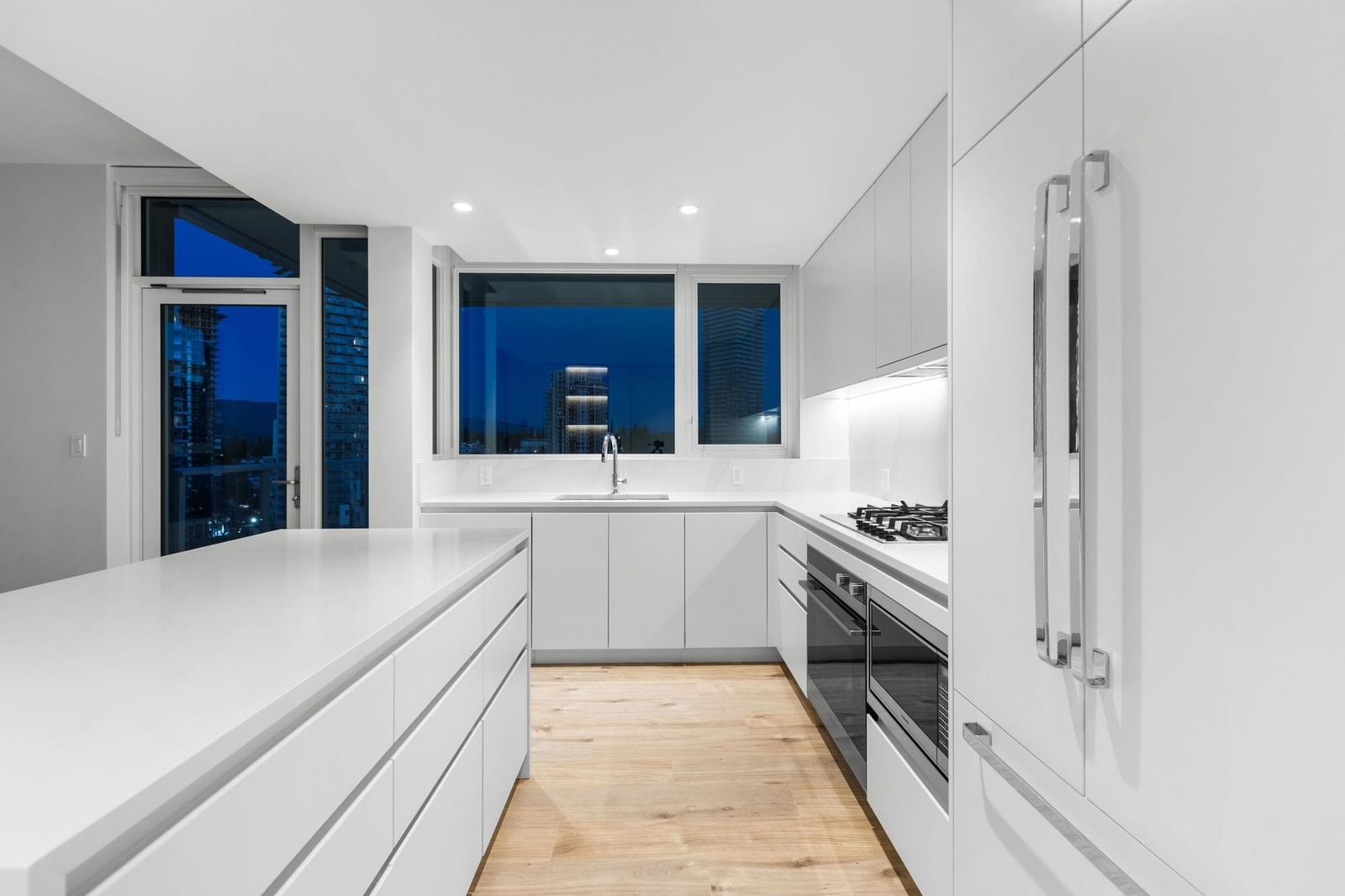 Listing Image 11
