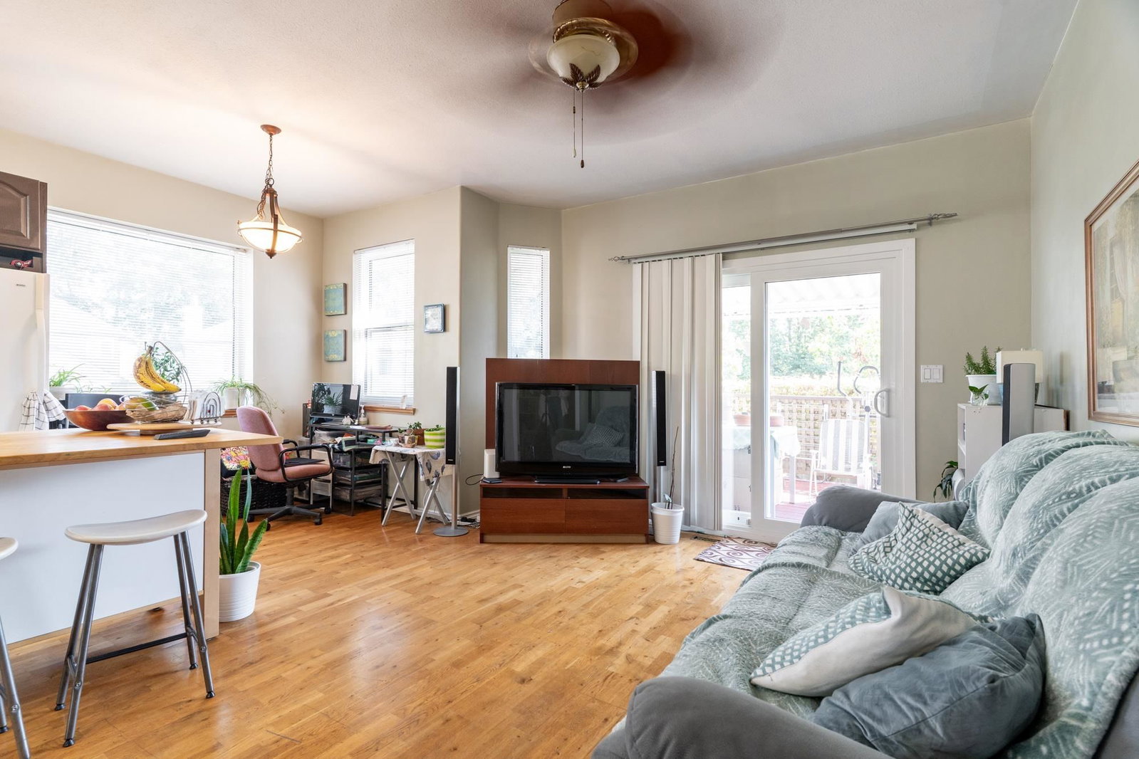 Listing Image 9