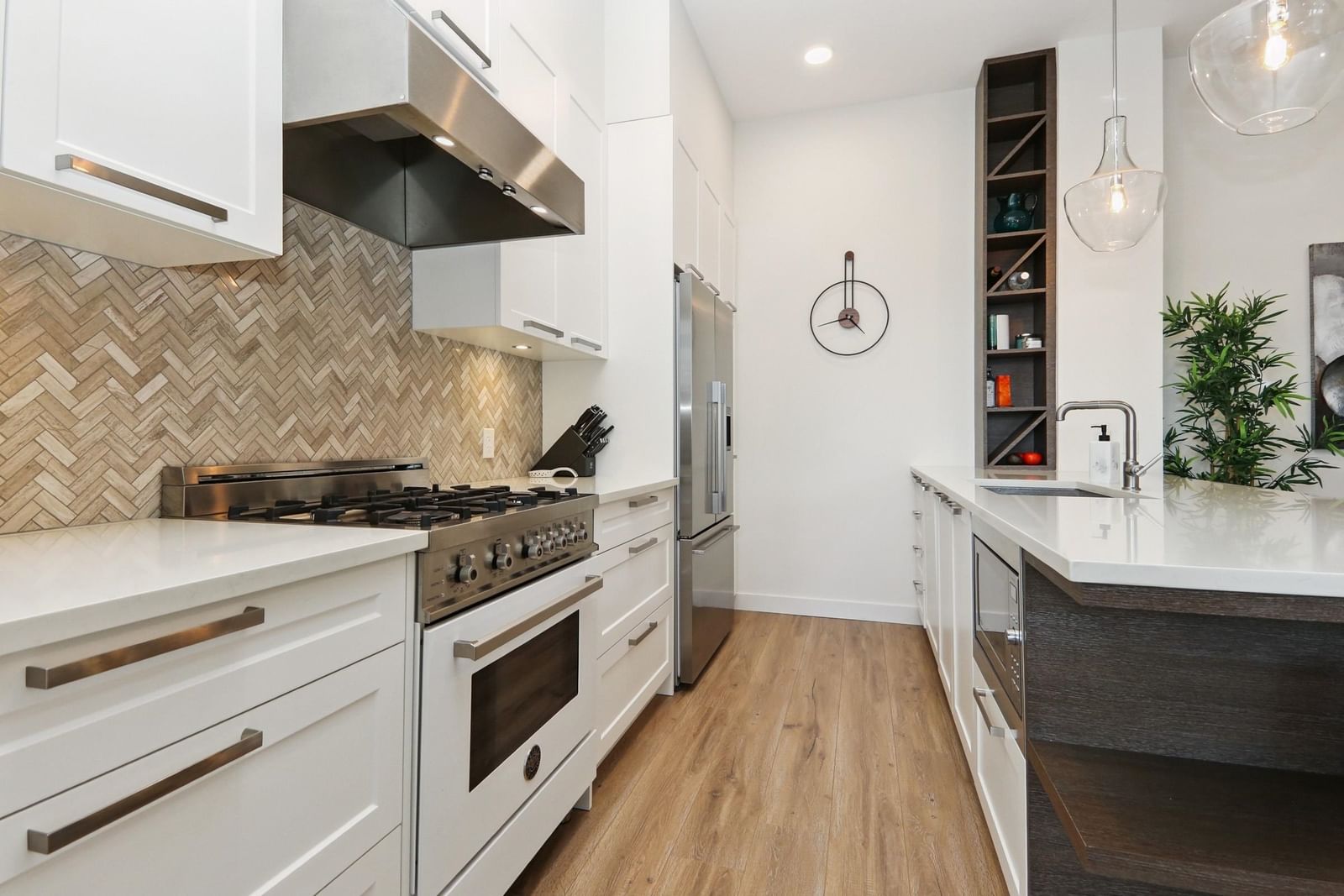 Listing Image 9