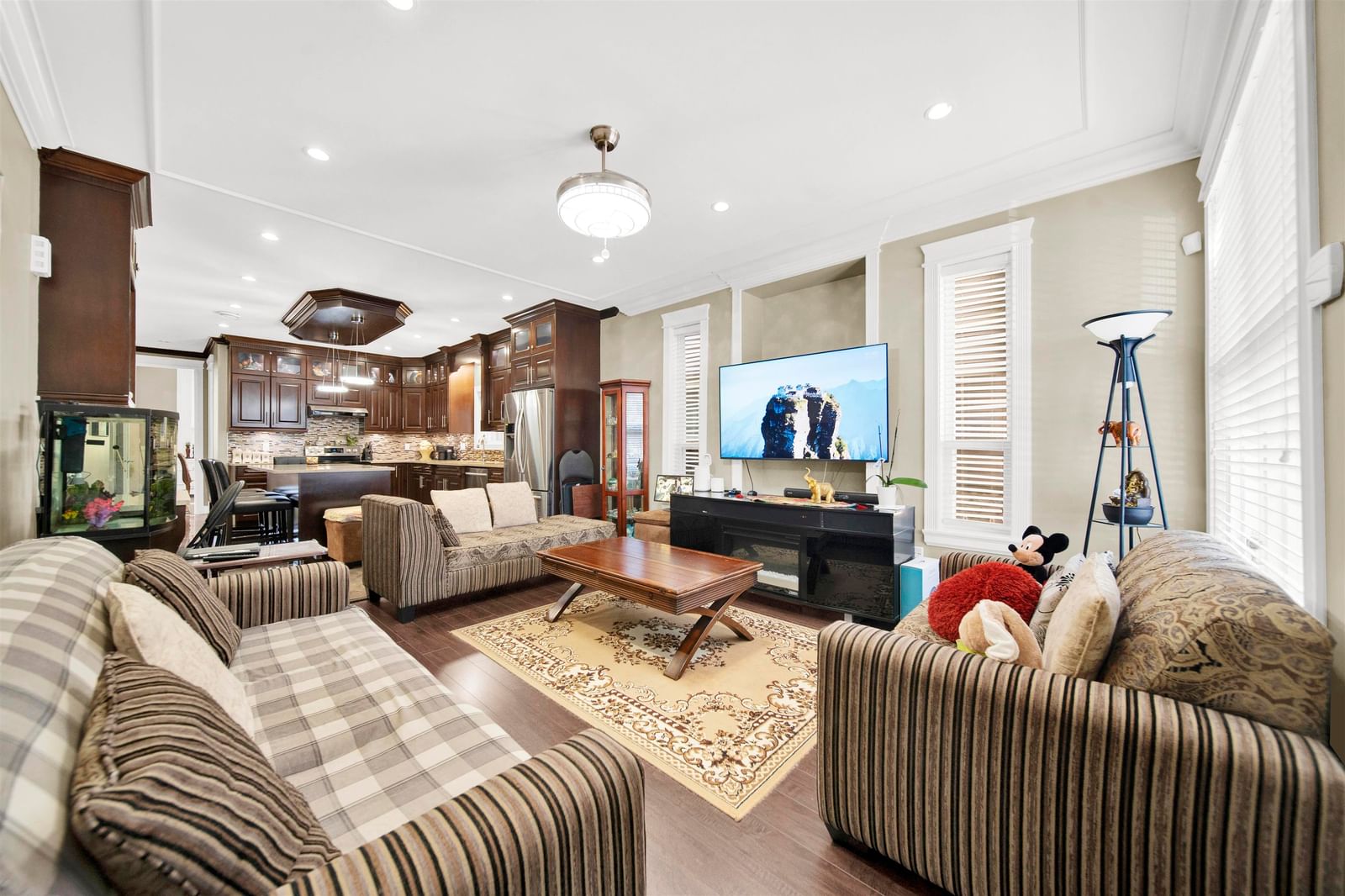 Listing Image 11