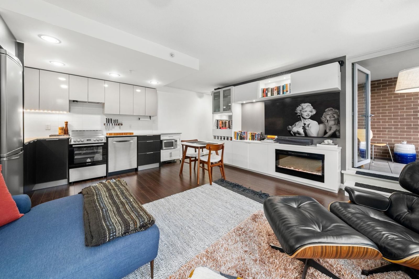 Listing Image 10