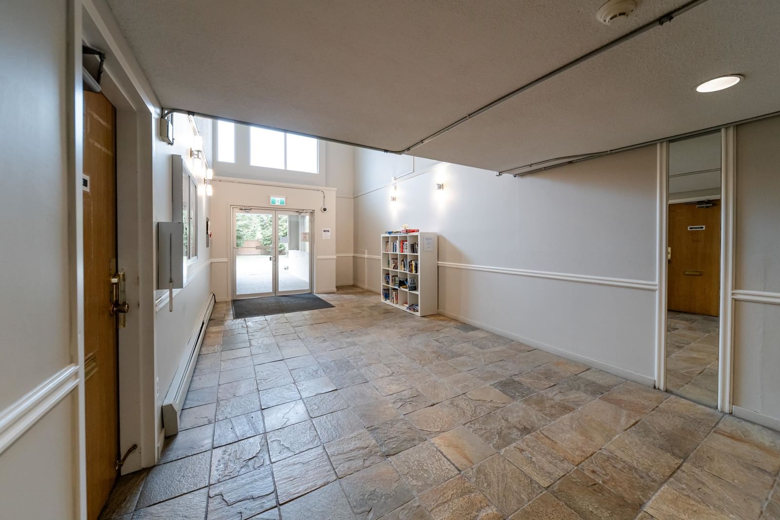 Listing Image 27