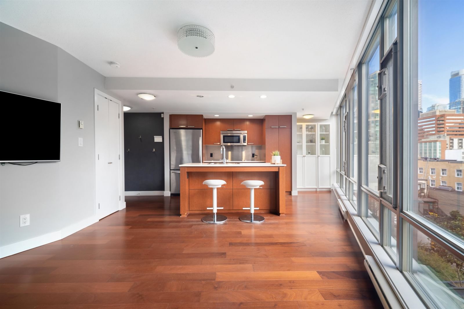 Listing Image 6