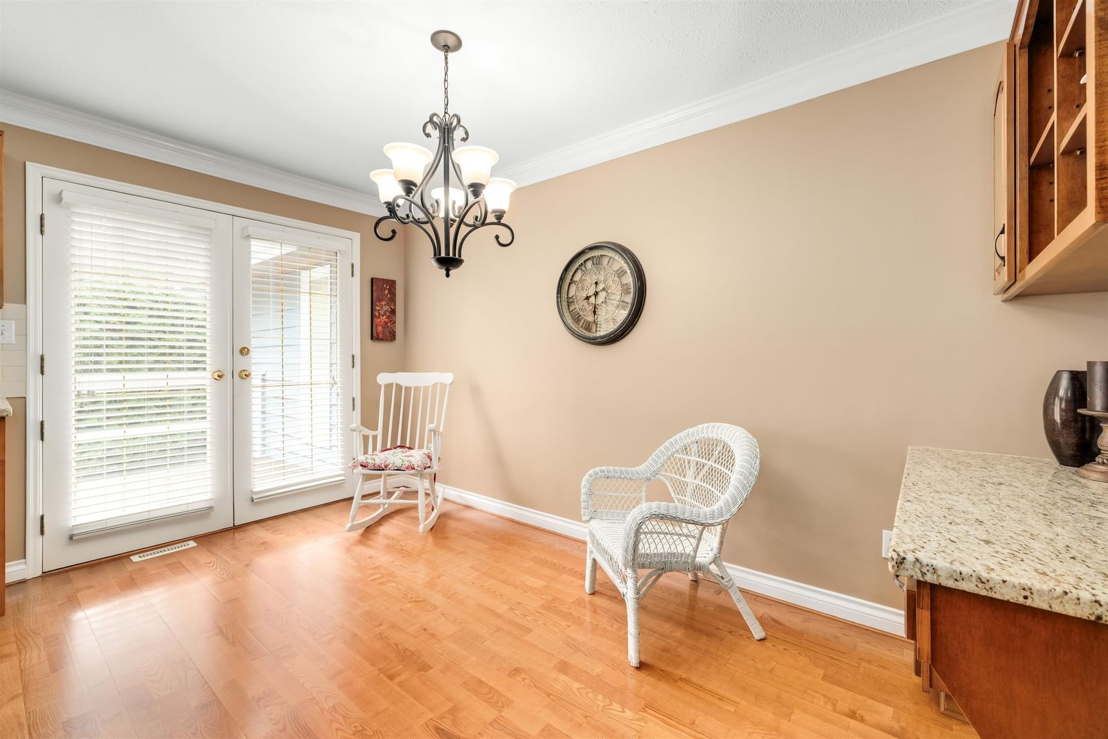 Listing Image 5
