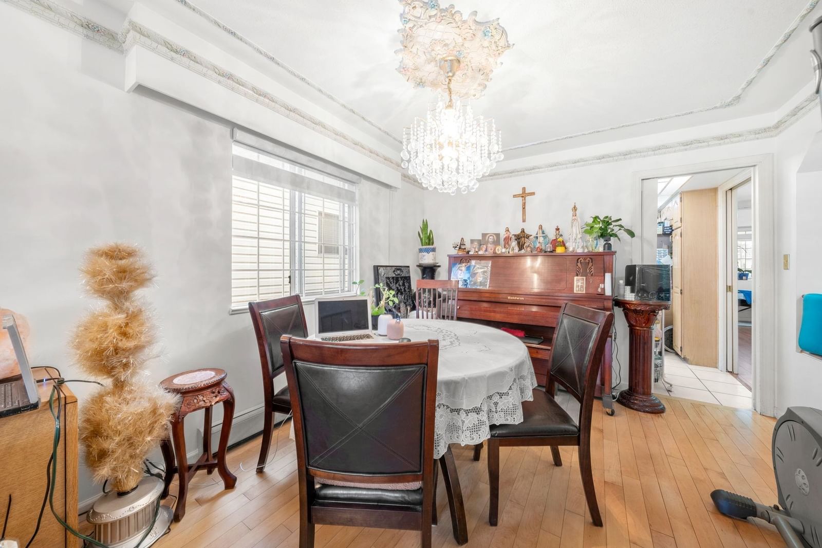 Listing Image 10