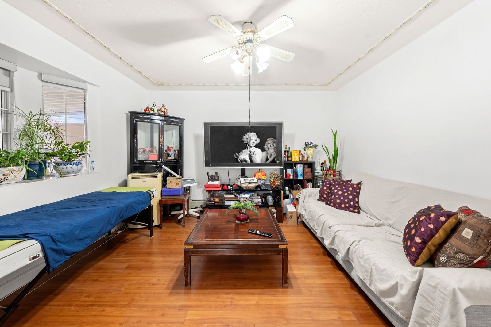 Listing Image 22