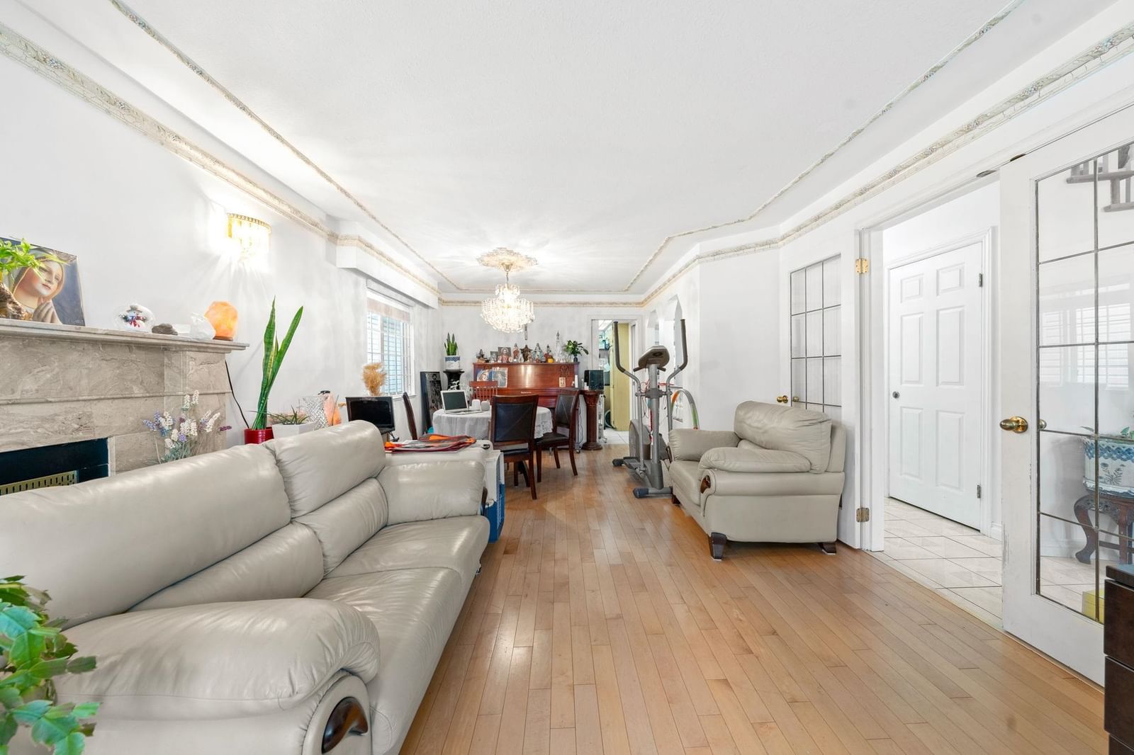 Listing Image 8