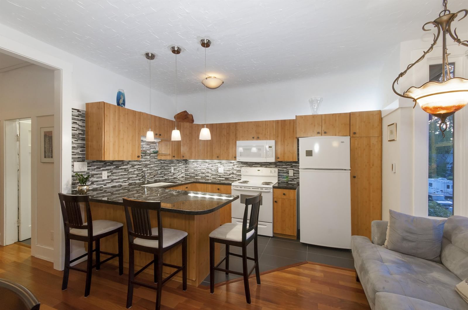 Listing Image 11