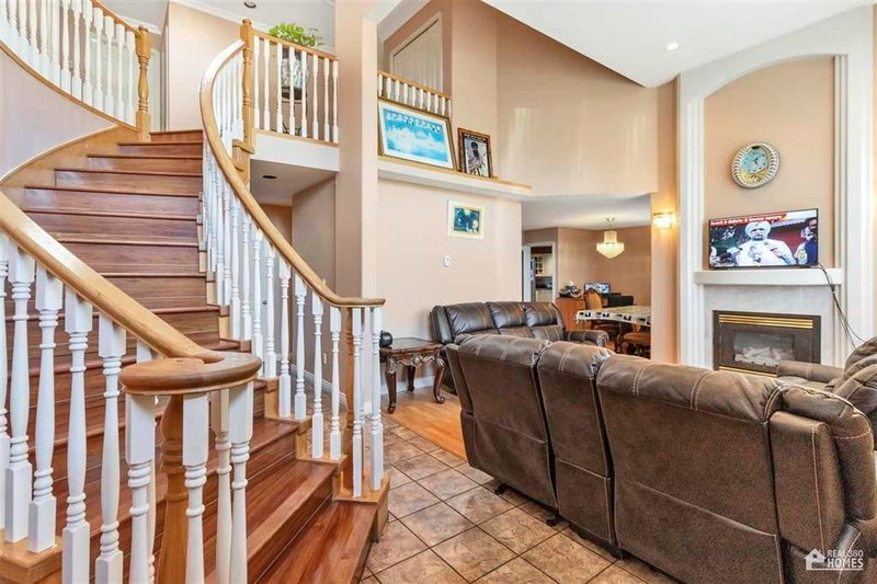 13107 74 Avenue, Surrey, V3W 1C3 | Image 2