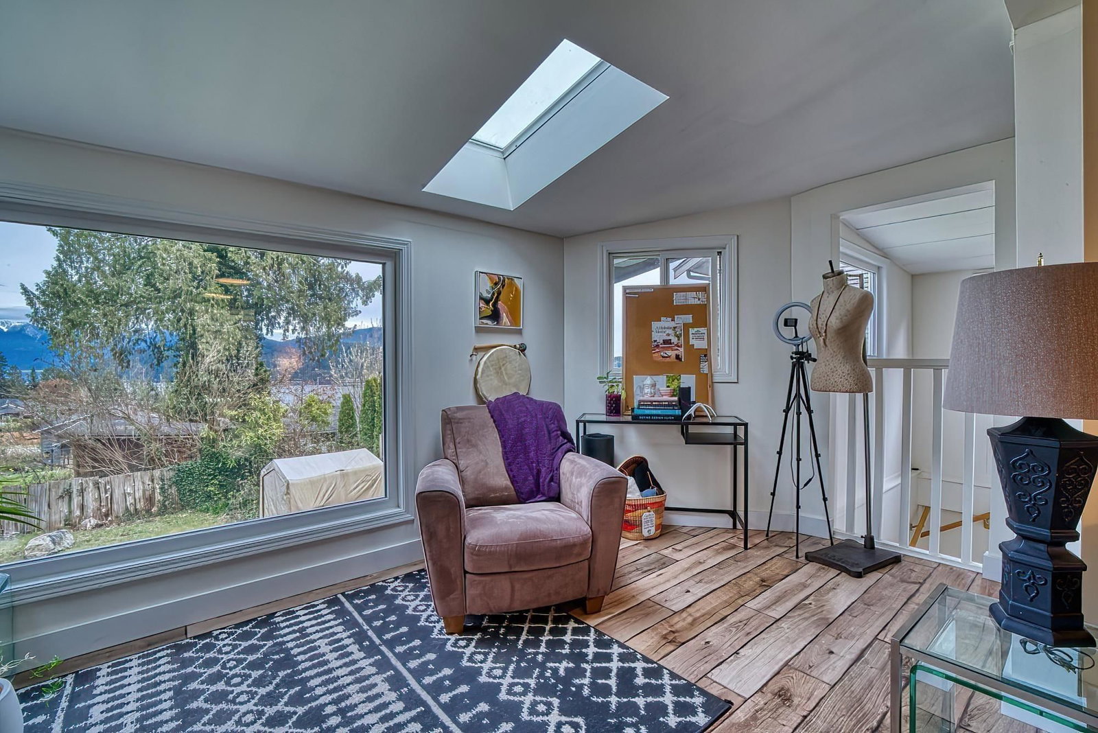 Listing Image 8