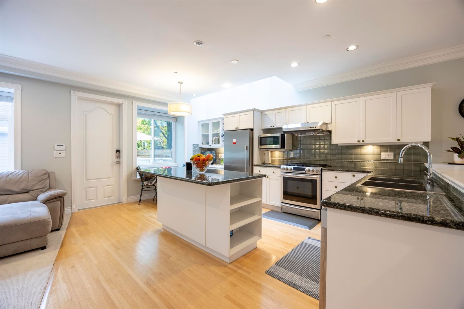 Listing Image 10