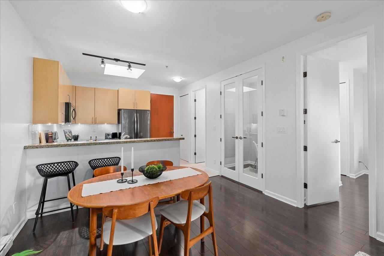 Listing Image 11