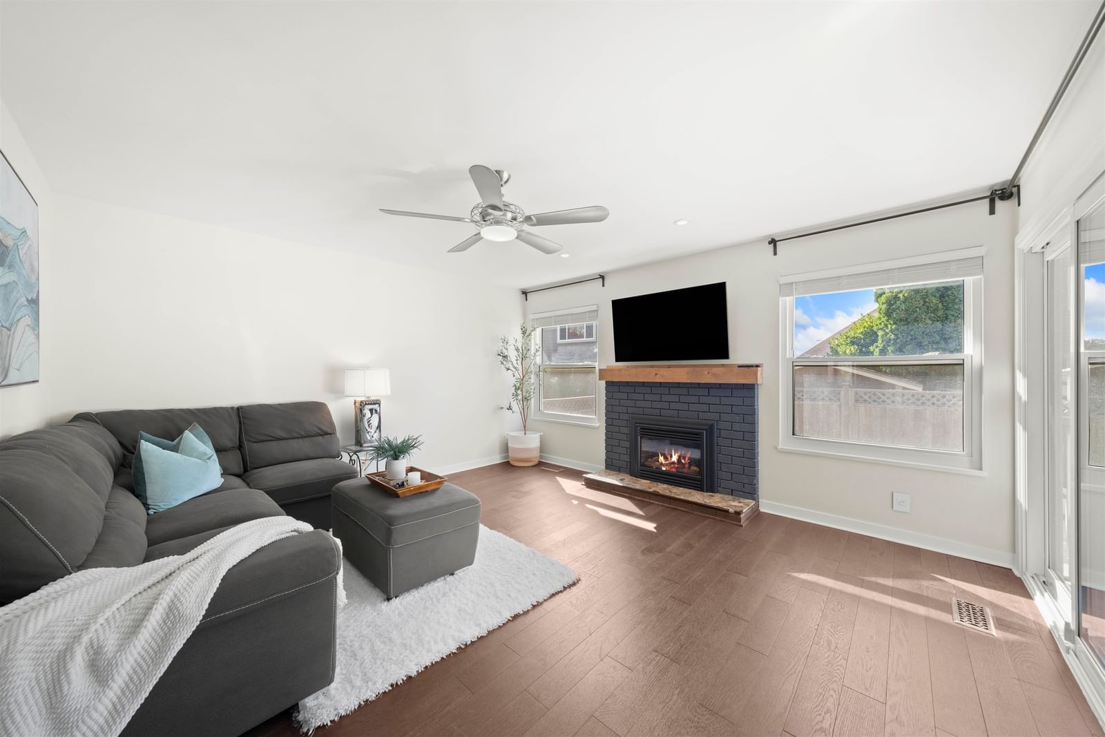 Listing Image 12