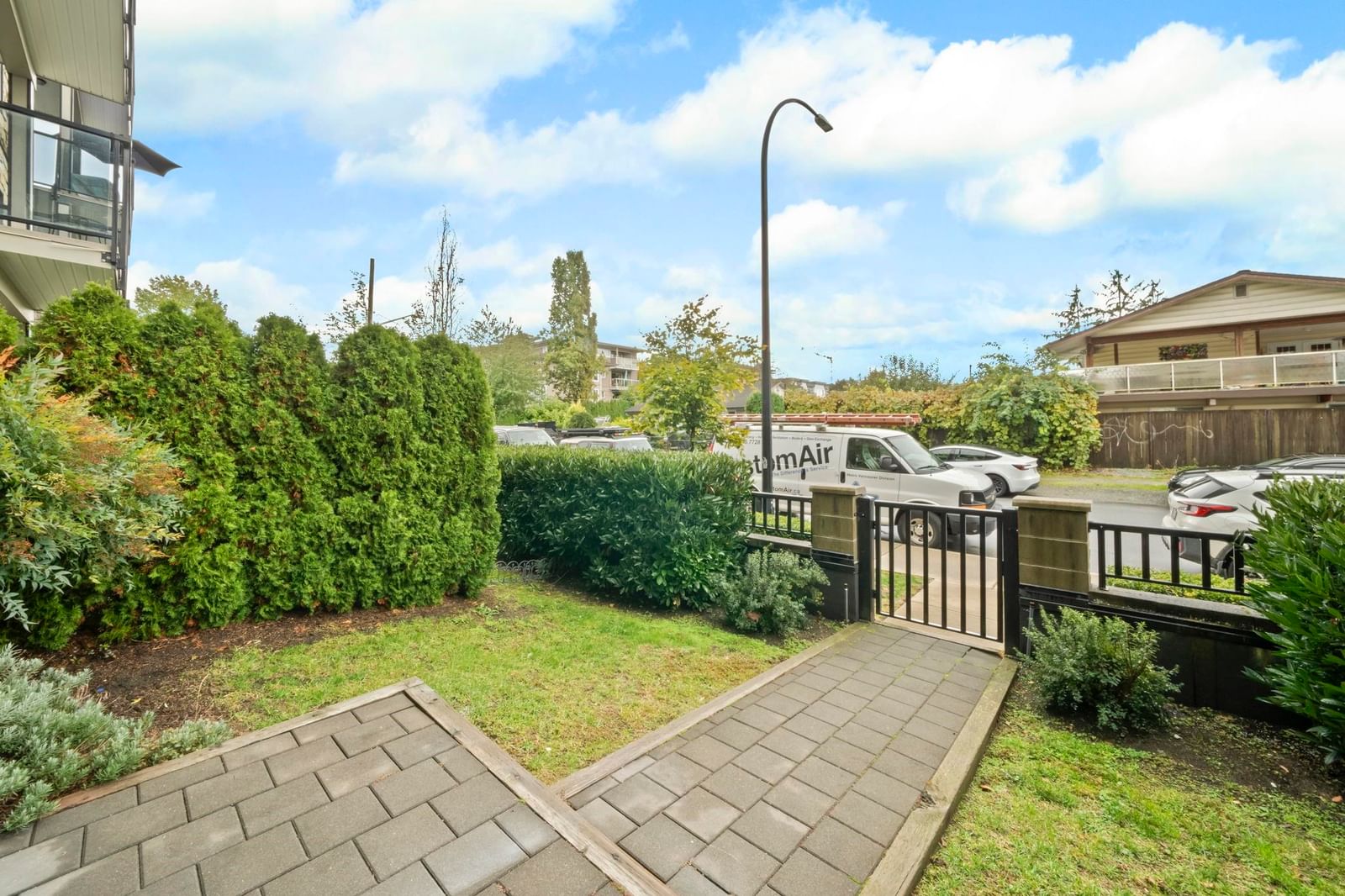 Listing Image 6