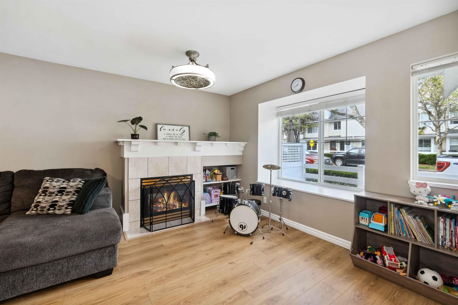 Listing Image 10