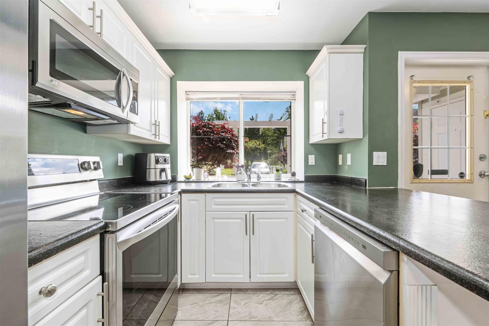 Listing Image 14