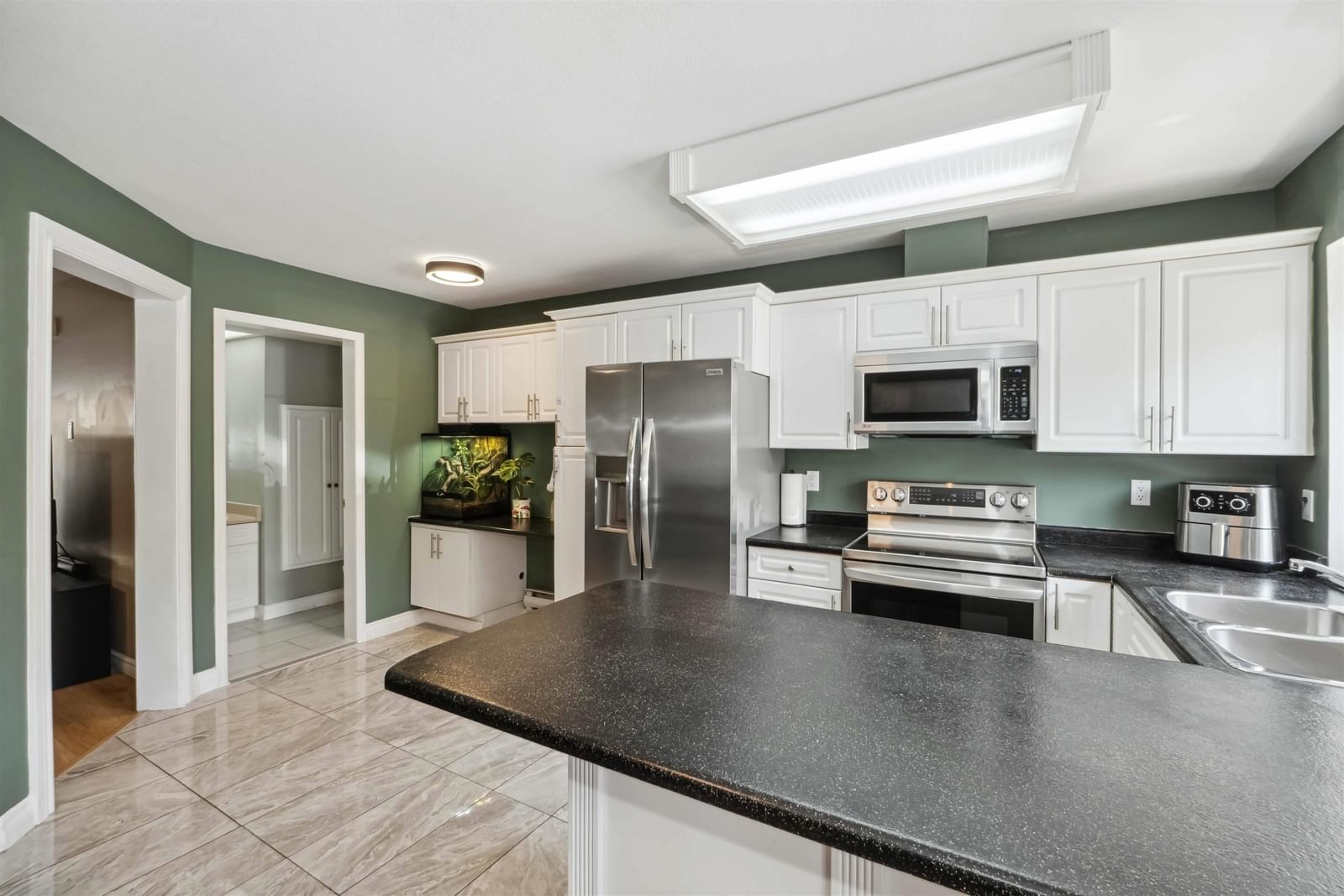 Listing Image 15