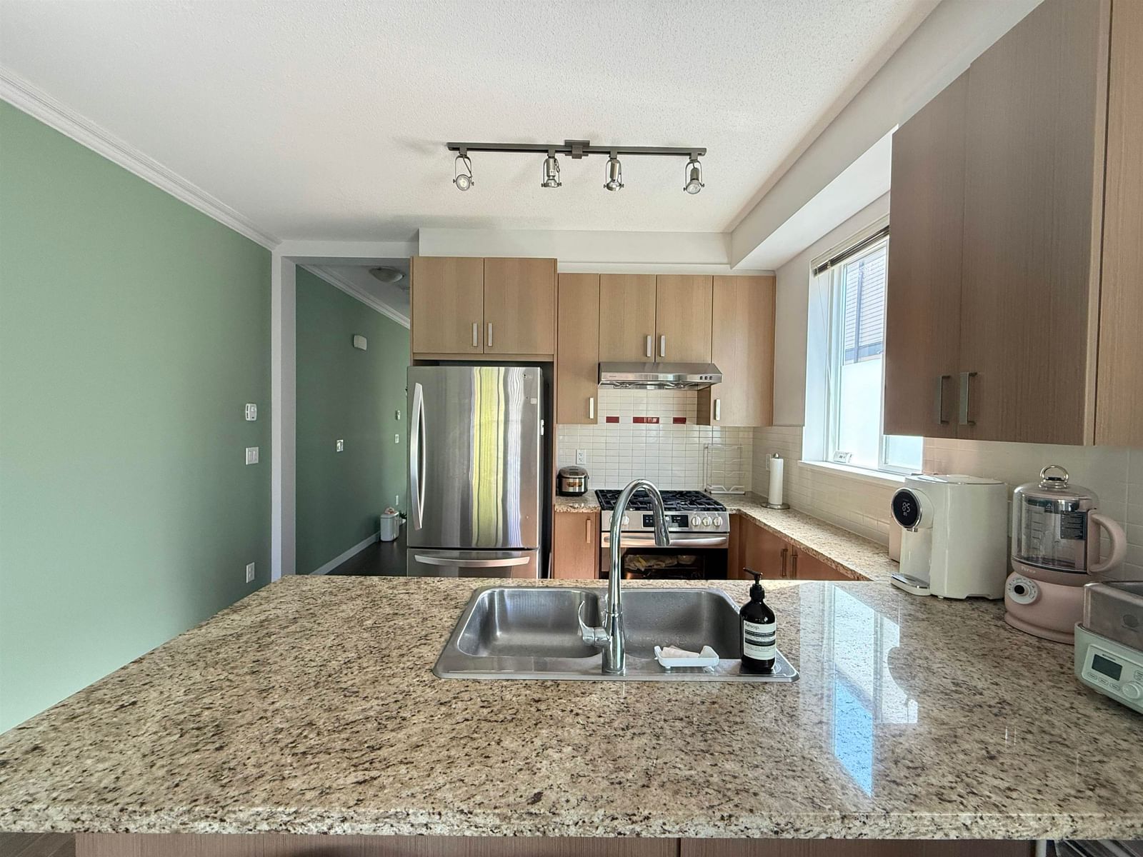 Listing Image 10
