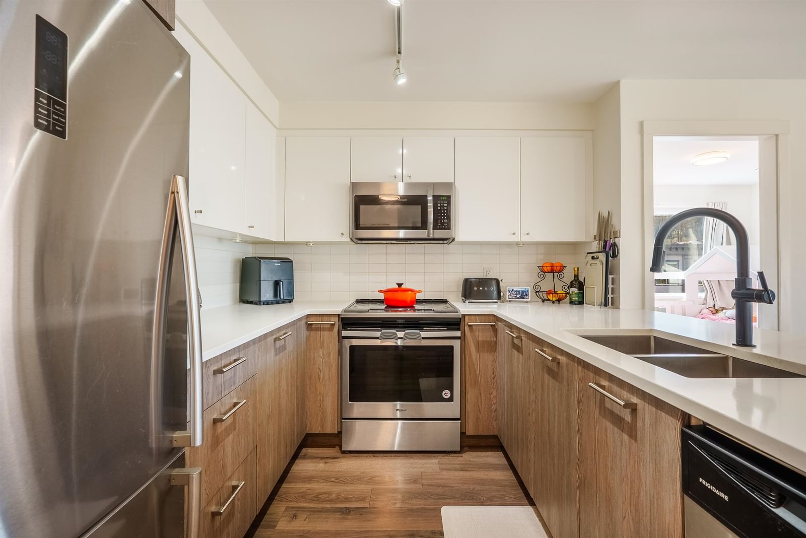 Listing Image 15