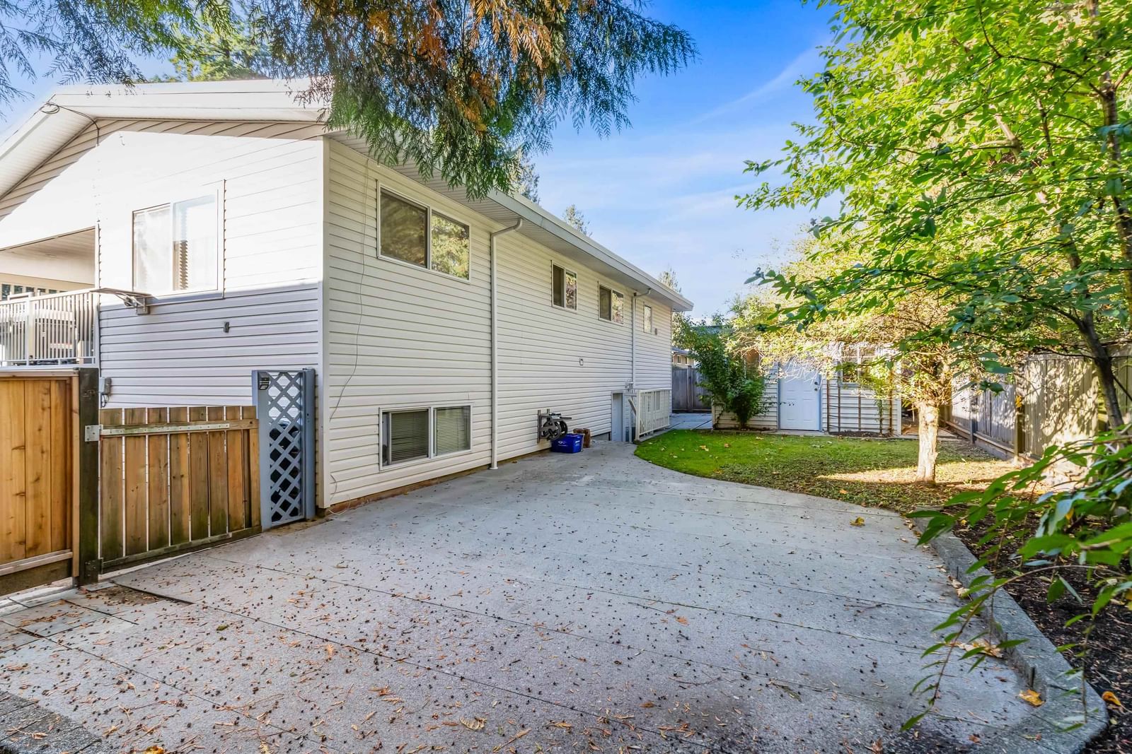 Listing Image 10