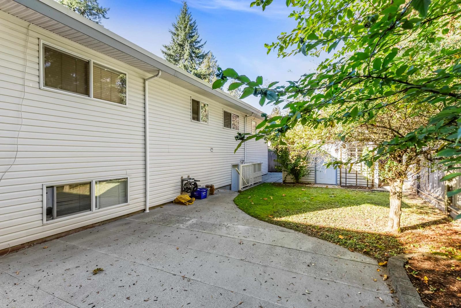 Listing Image 11
