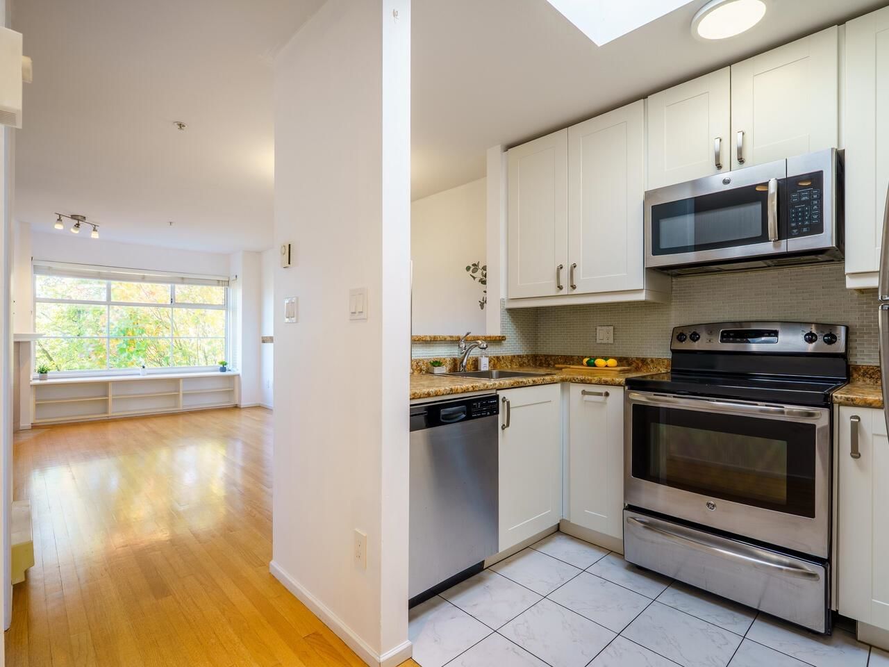 Listing Image 13