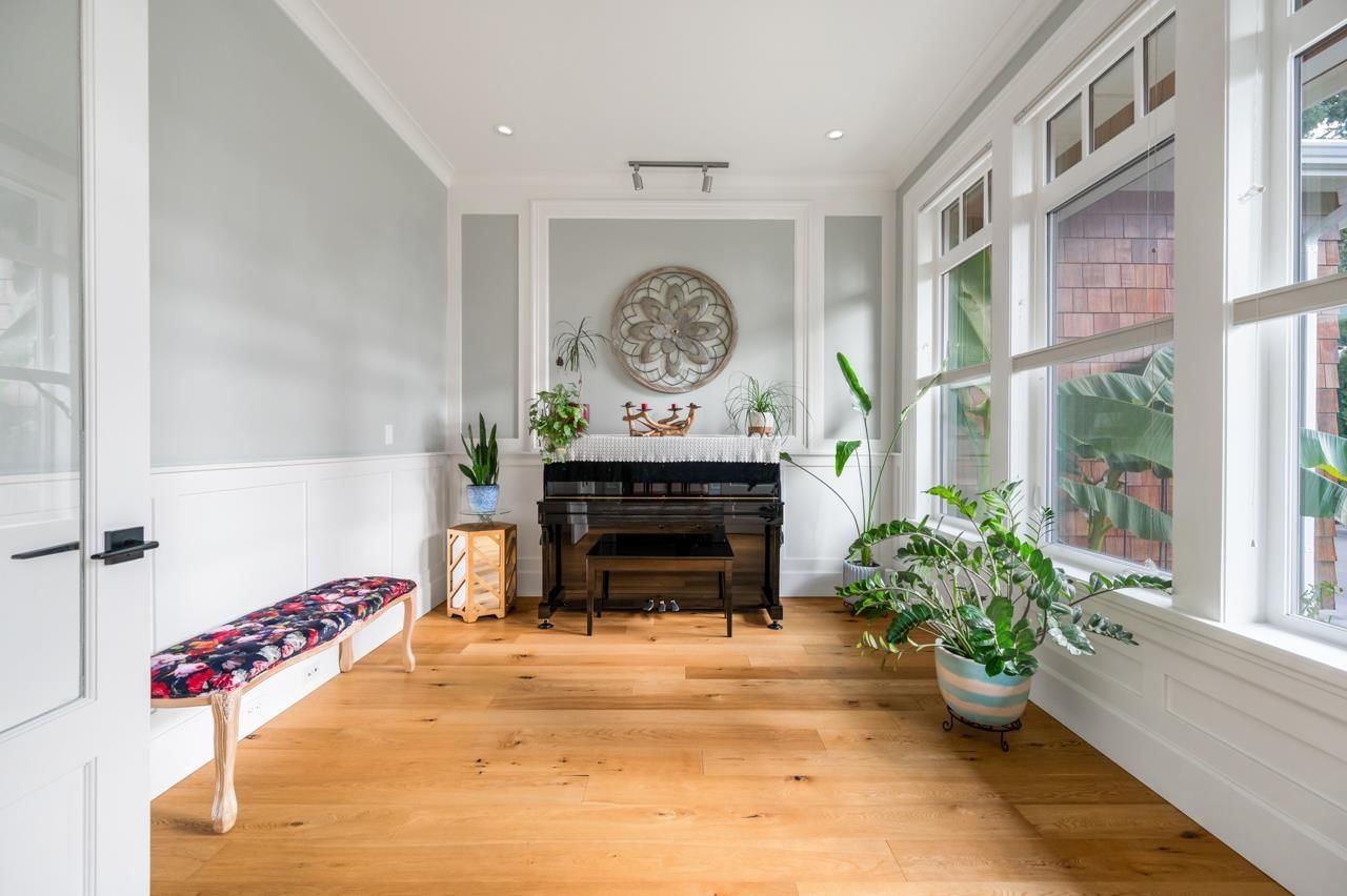Listing Image 4