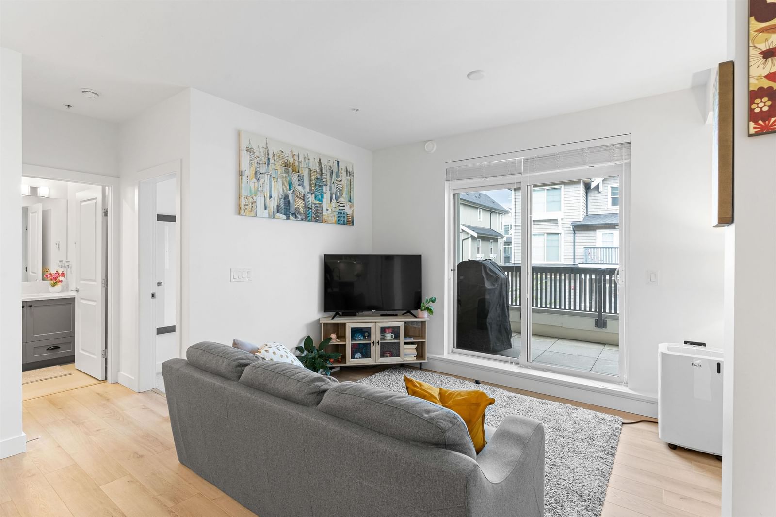 Listing Image 8
