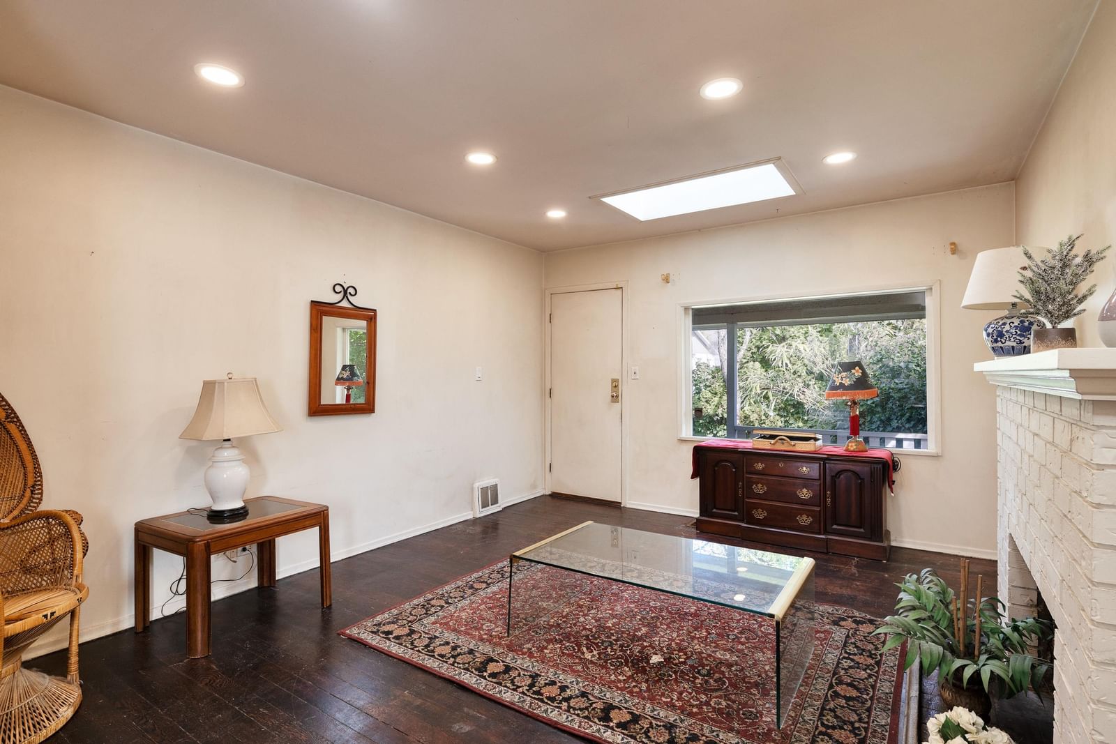 Listing Image 11