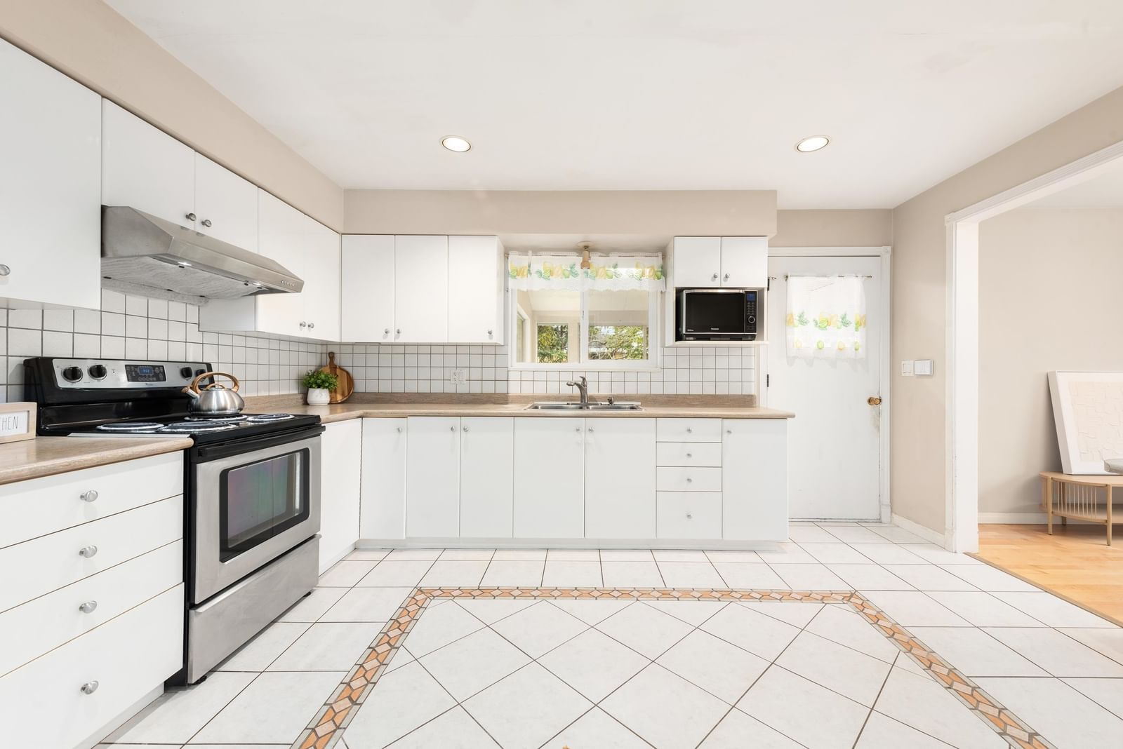Listing Image 11