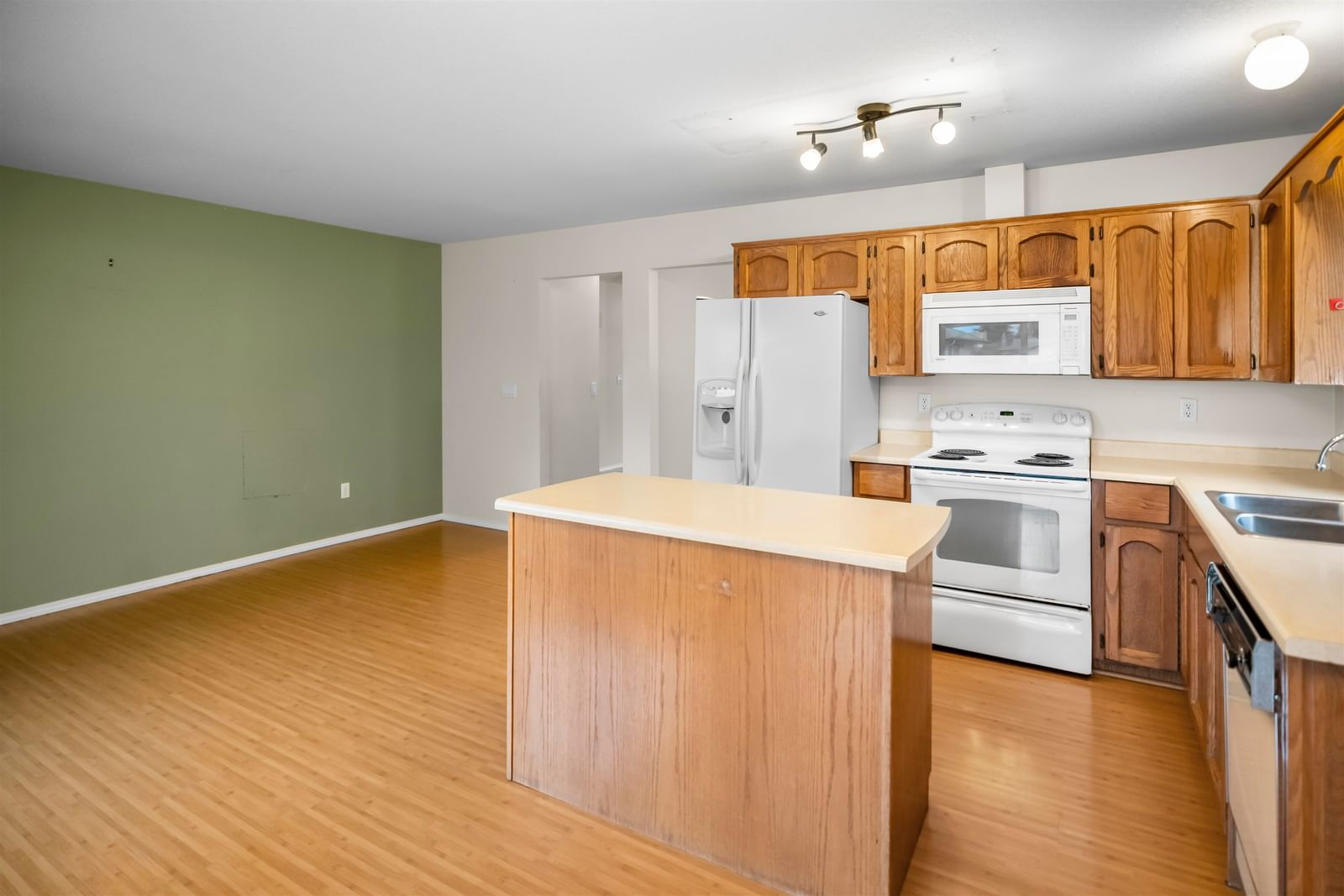 Listing Image 9
