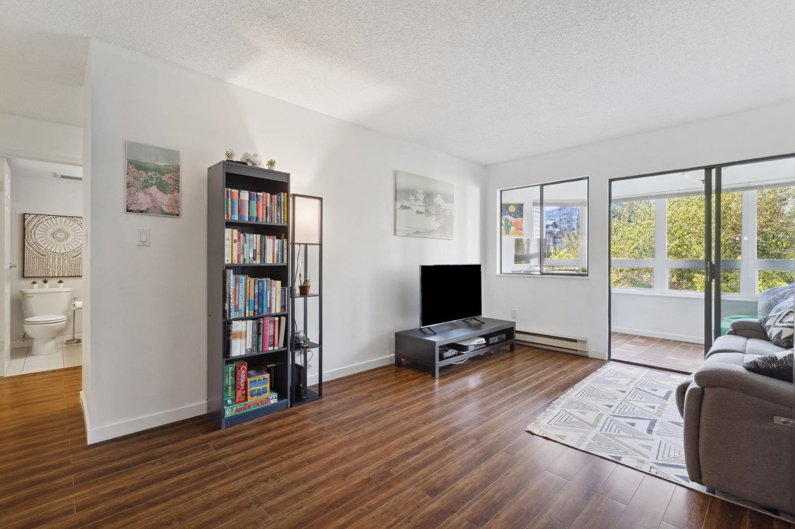 Listing Image 8