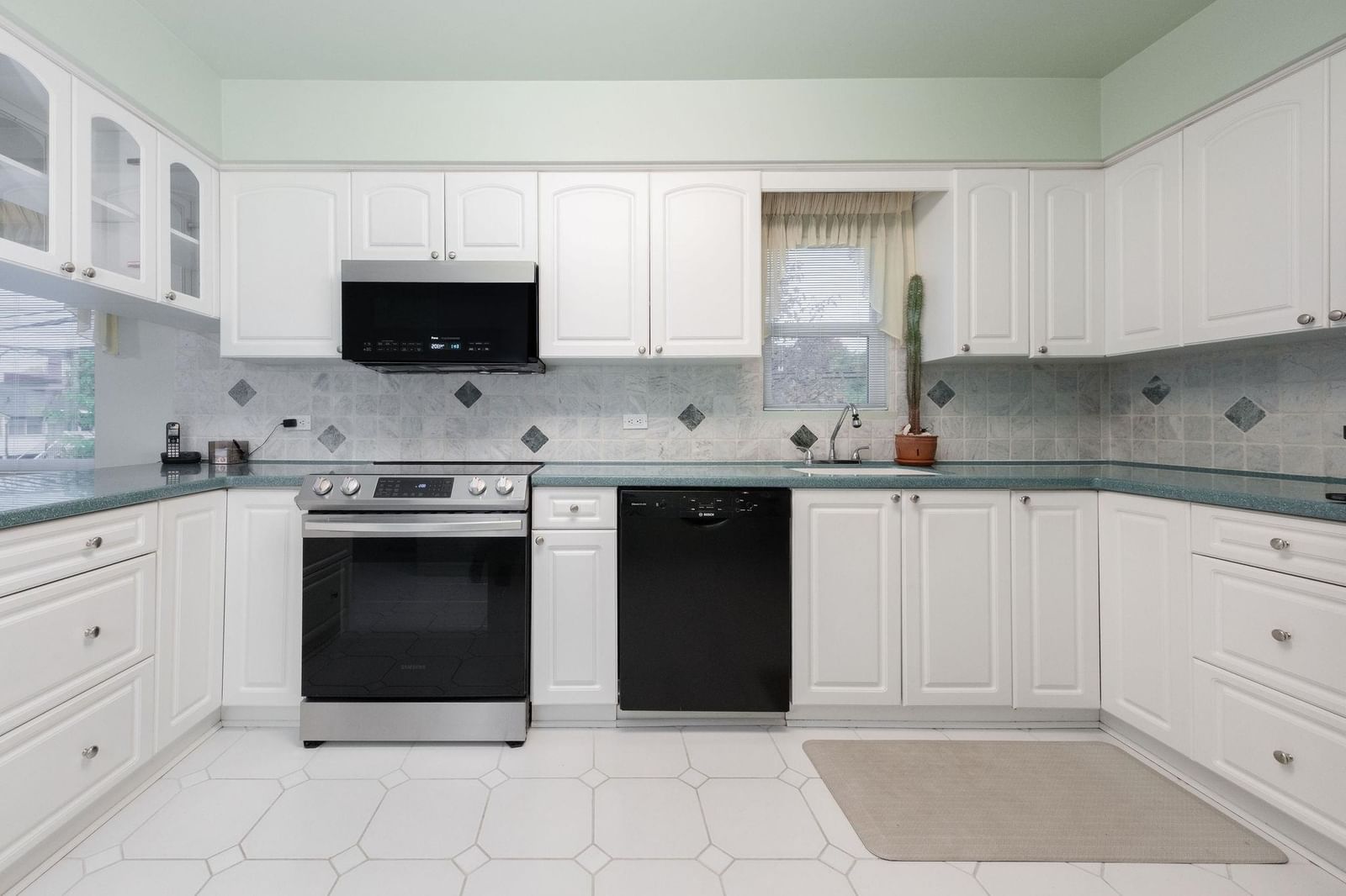 Listing Image 6