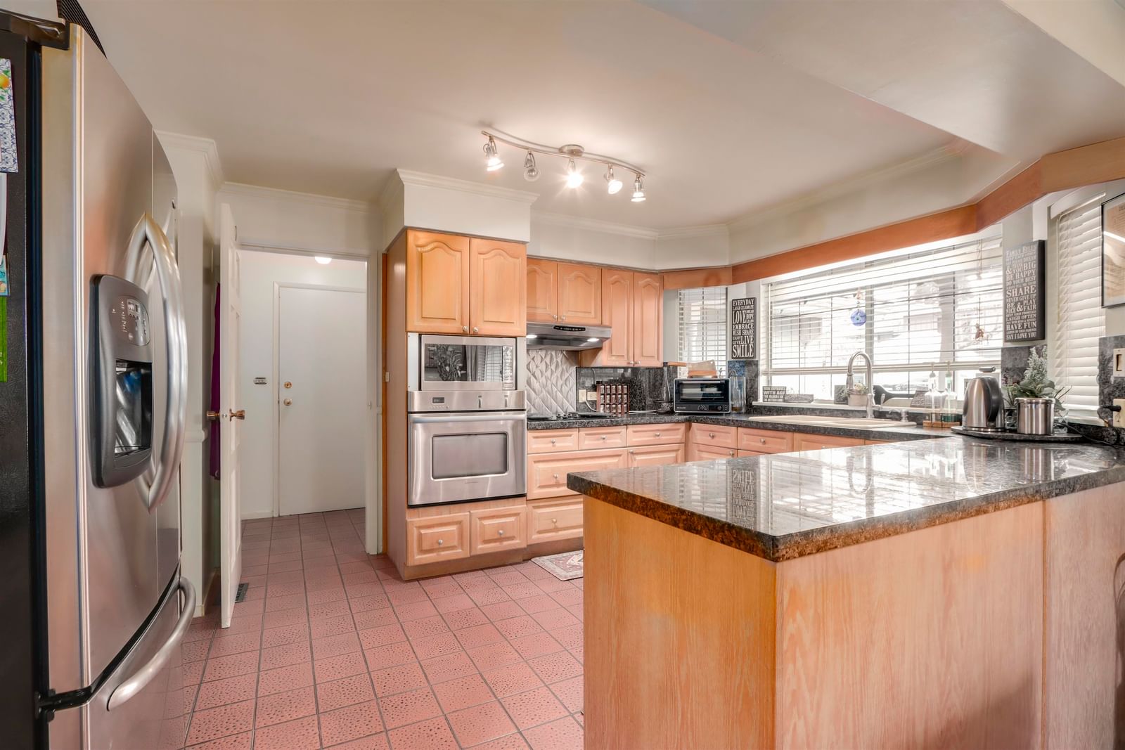 Listing Image 9