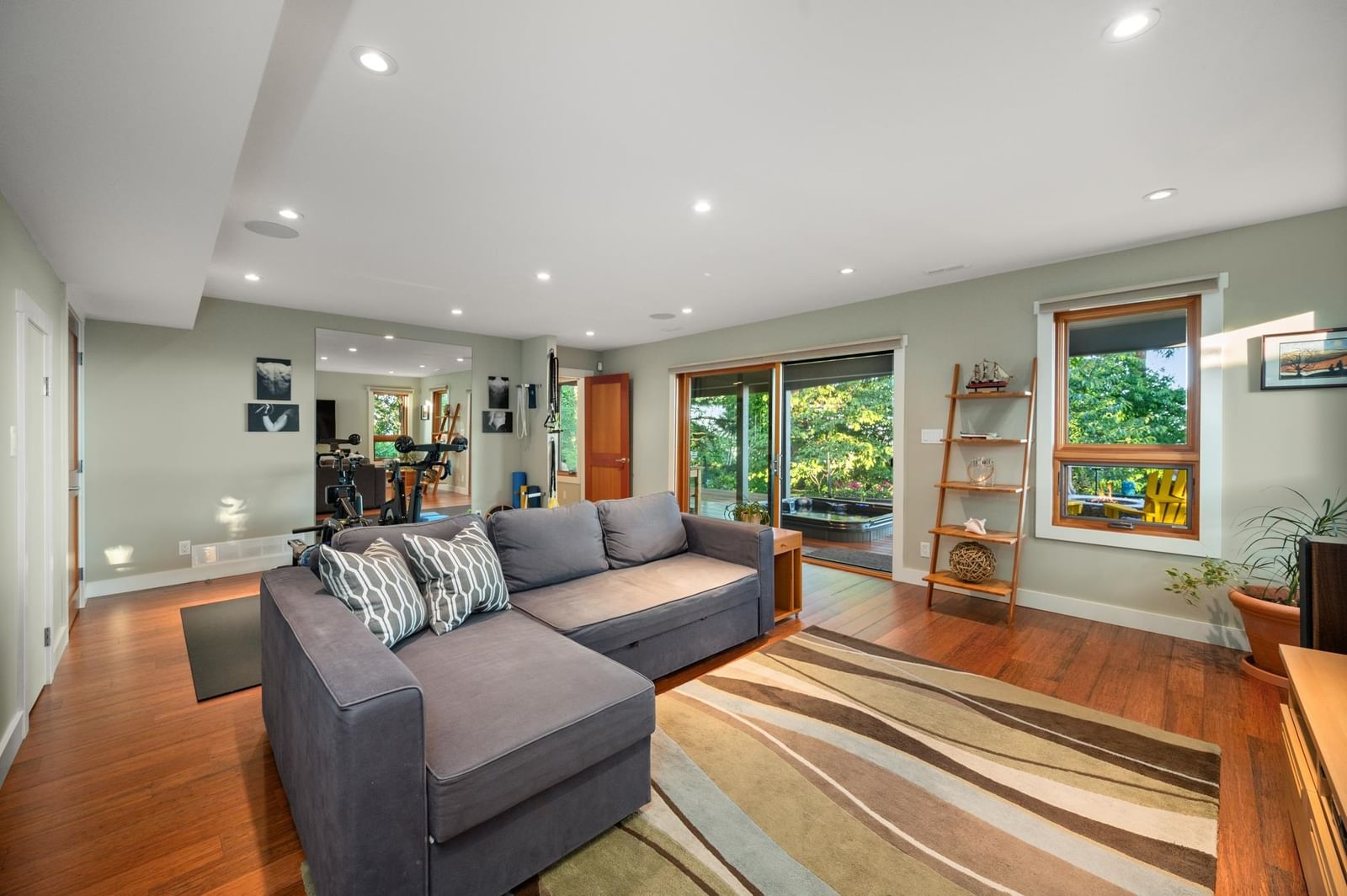 Listing Image 9