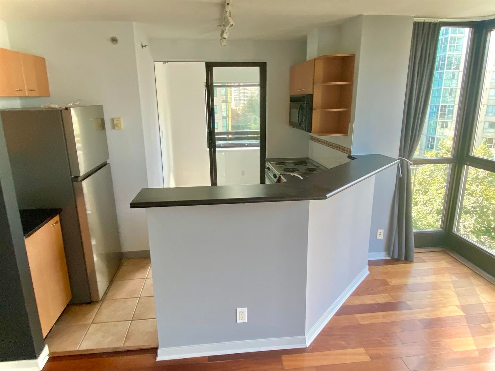 Listing Image 8