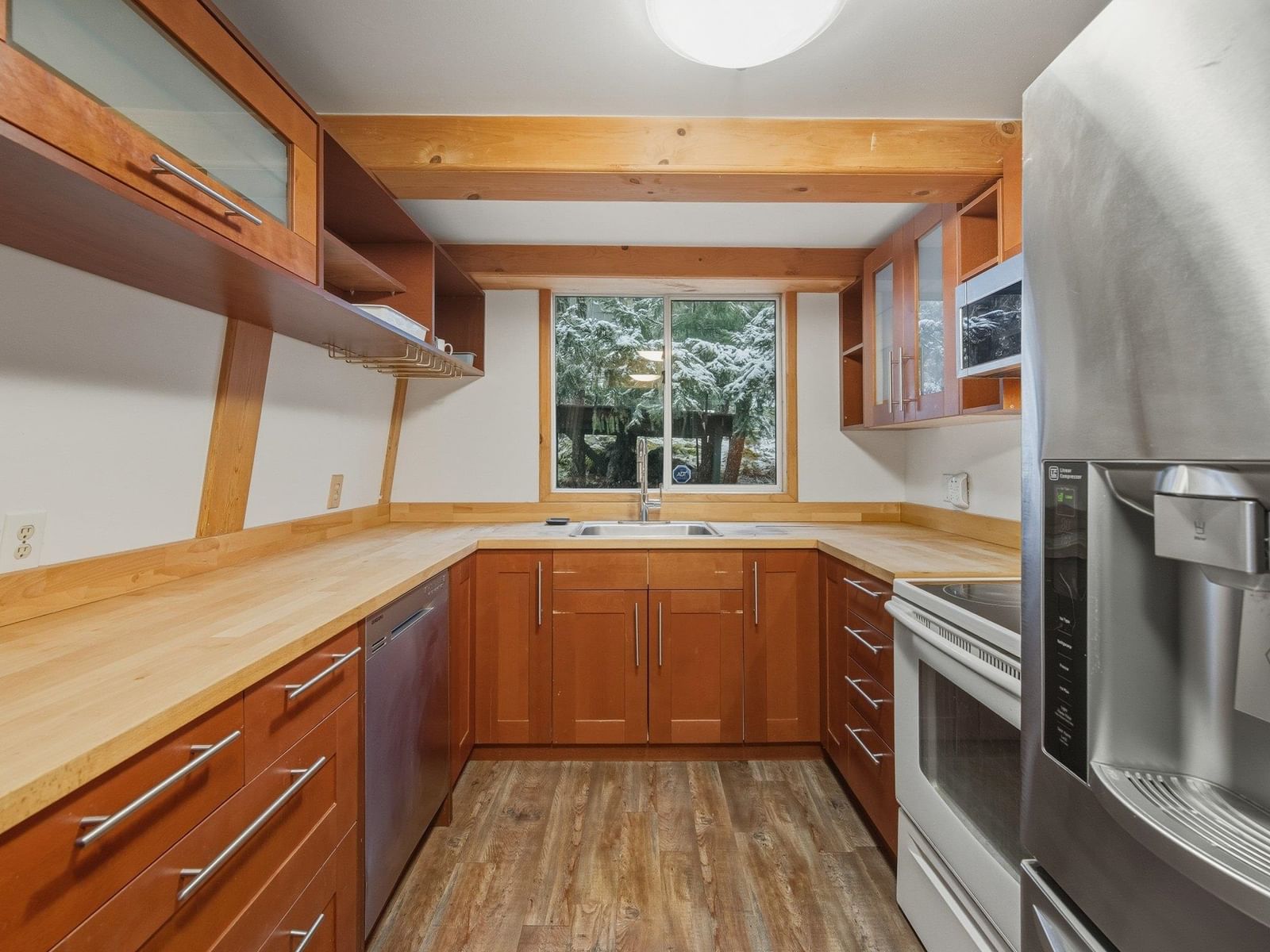 Listing Image 6