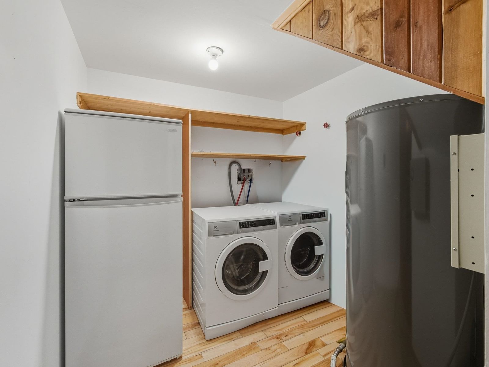 Listing Image 8